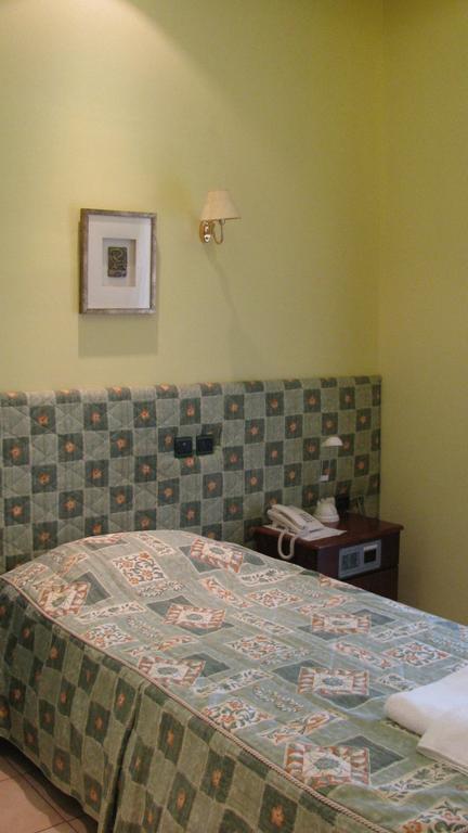 Diakonia Hotel Thessaloníki Bilik gambar